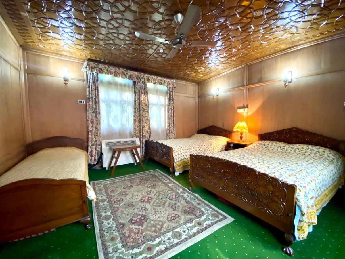 Green Paradise Houseboat - Centrally Heated Srīnagar Exterior foto